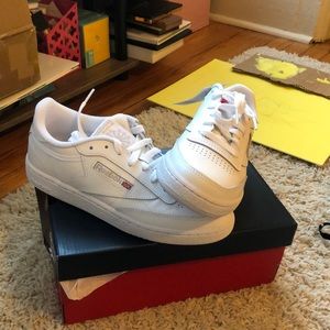 Reebok sneakers in size 8. Great condition never worn.